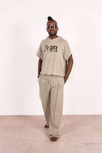 Straight jogger with side pockets and front seam