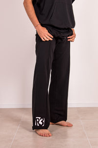 Straight jogger with side pockets and front seam