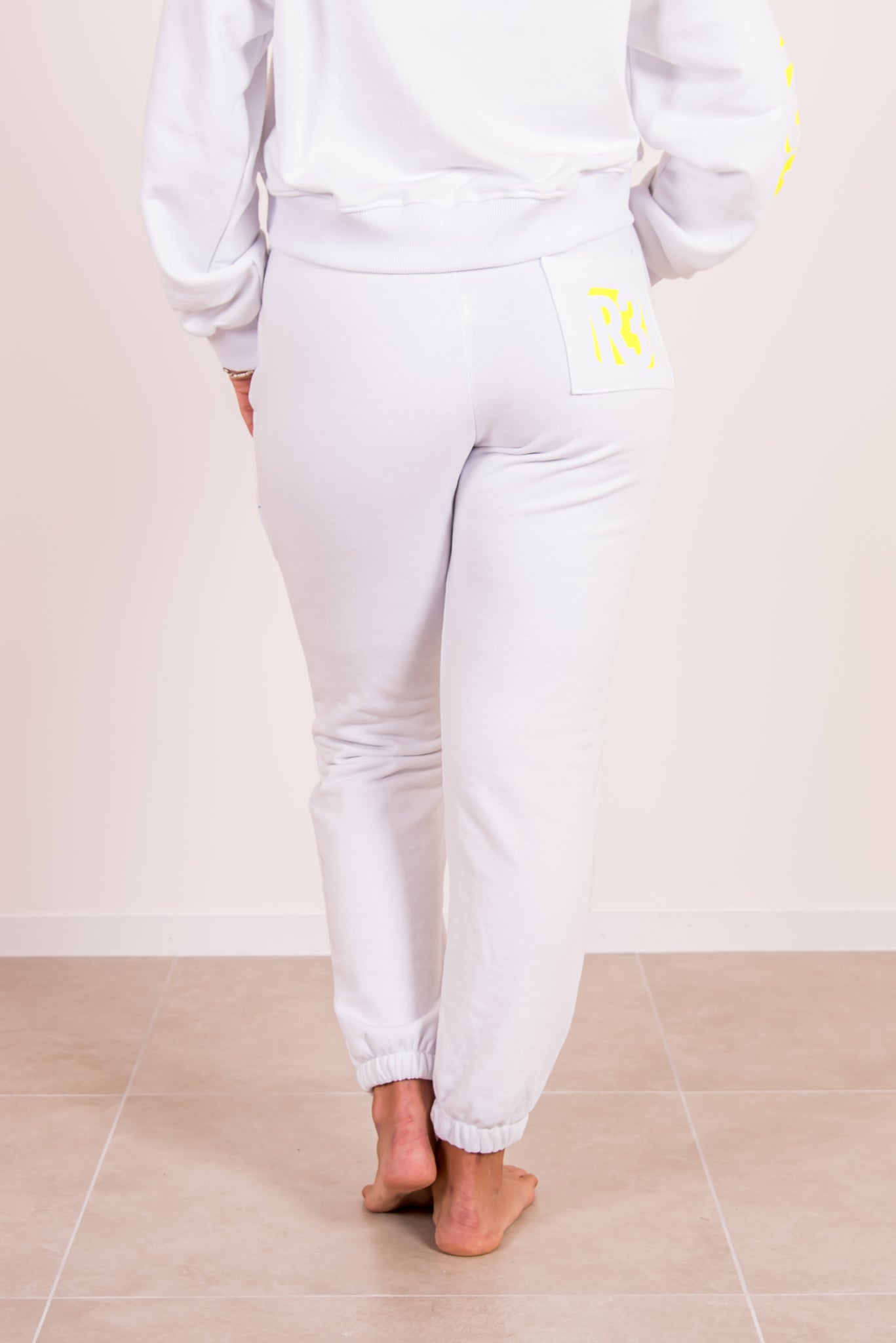 Jogger con Logo R3 su Tasca Posteriore - Bianco